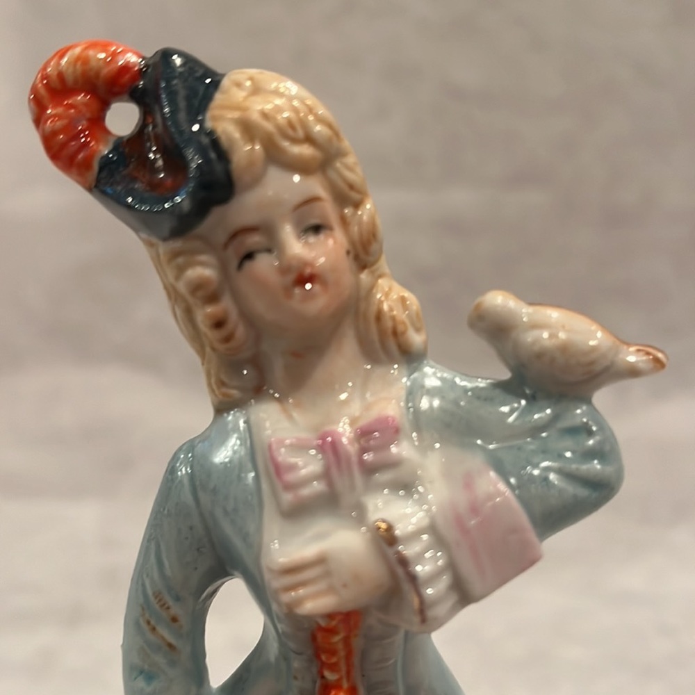 Colonial style lady accent piece